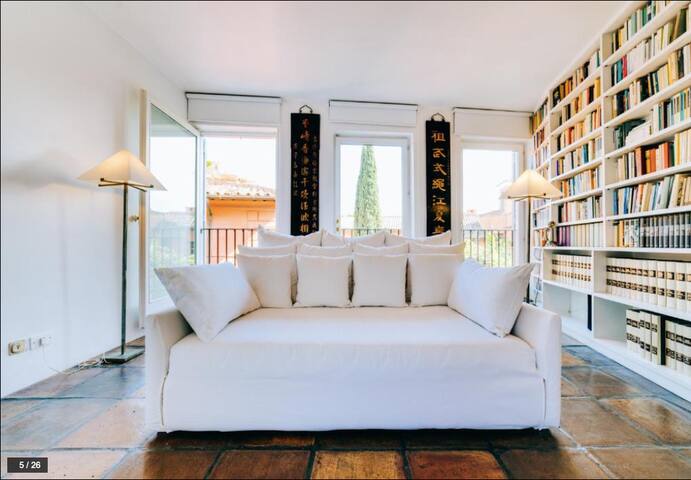 Luxury art apartment in Trastevere with terrace gallery image 5