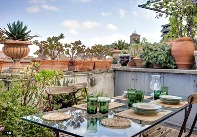 Luxury art apartment in Trastevere with terrace