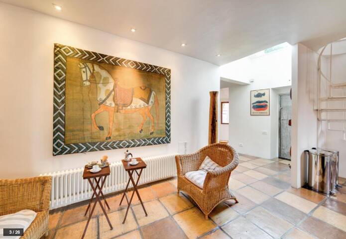 Luxury art apartment in Trastevere with terrace gallery image 2