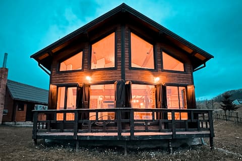 Sirnea Chalet with glass wall & view to Bucegi