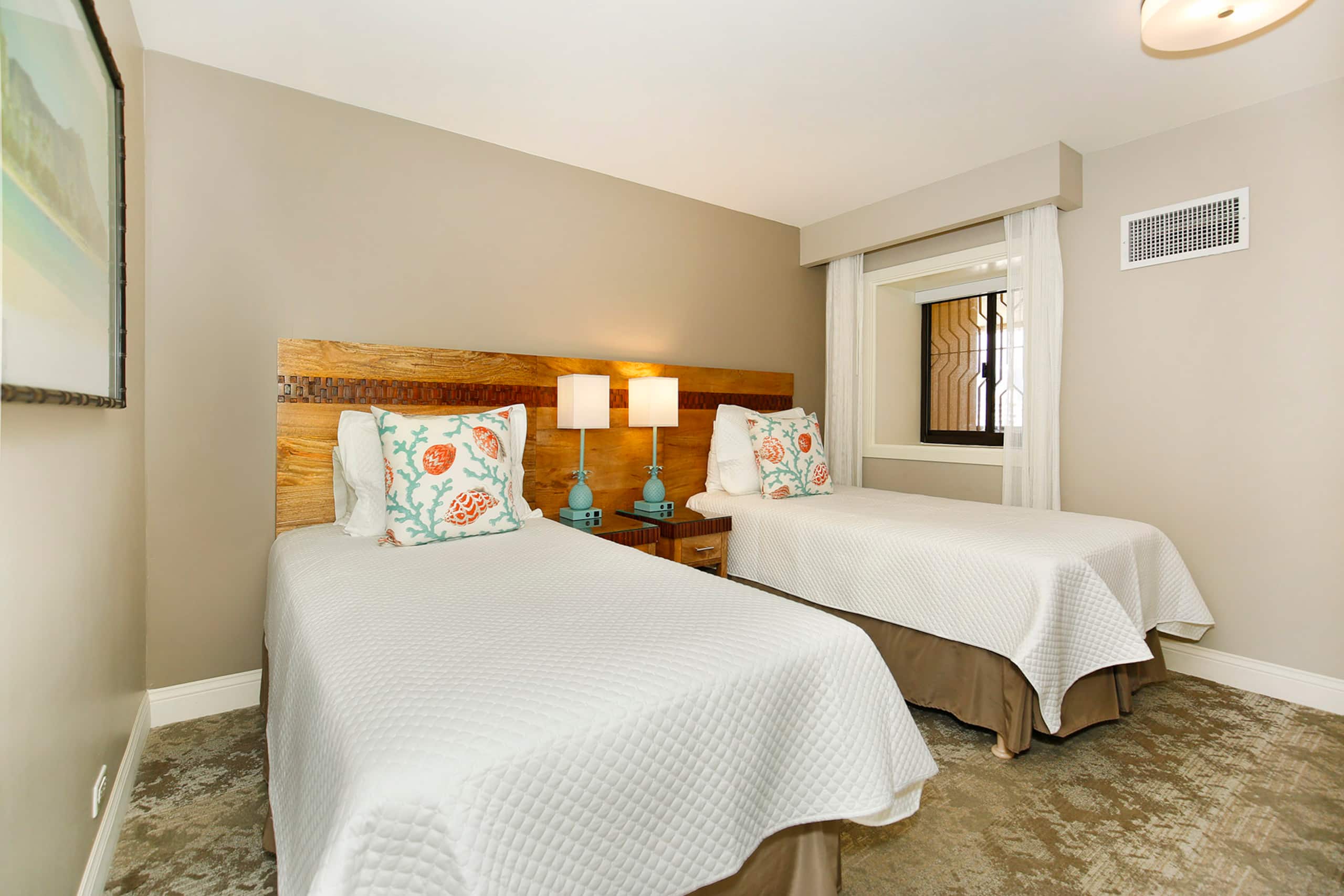 Condo in Honolulu · ★4.87 · 2 bedrooms · 4 beds · 2 private baths - Image 14