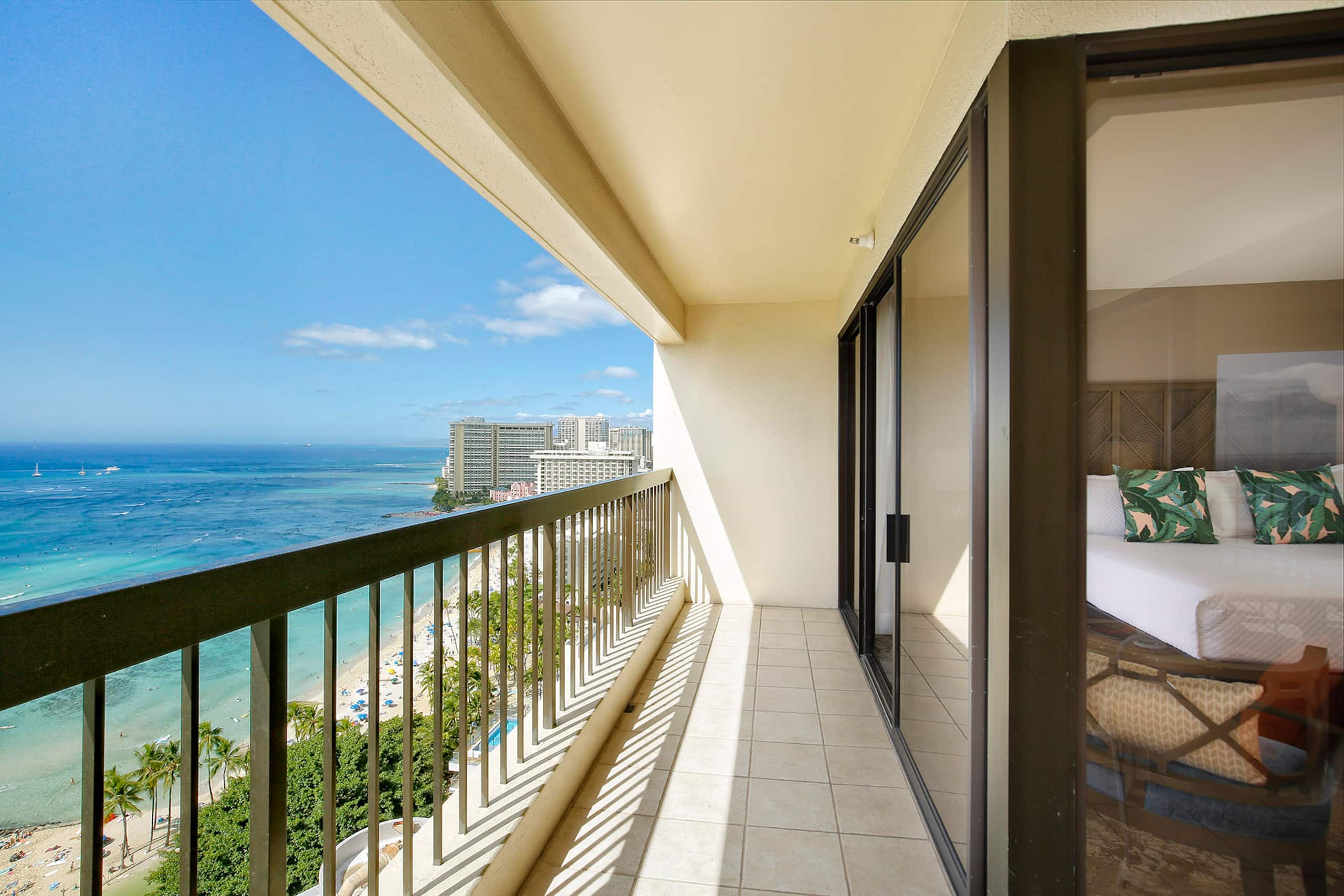 Condo in Honolulu · ★4.87 · 2 bedrooms · 4 beds · 2 private baths - Image 23