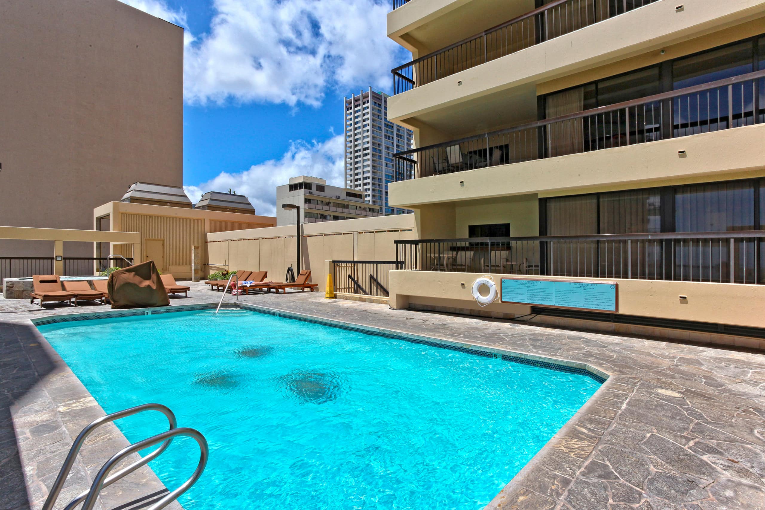 Condo in Honolulu · ★4.87 · 2 bedrooms · 4 beds · 2 private baths - Image 49