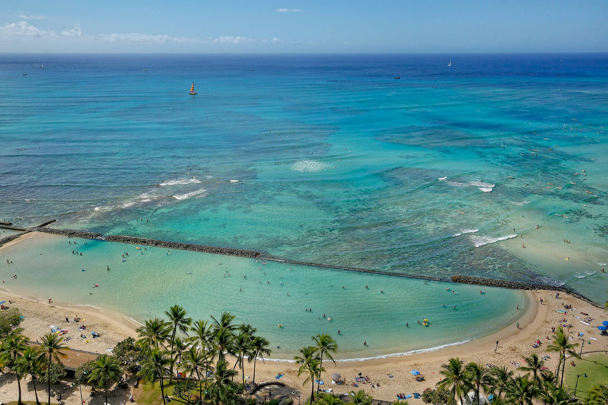 Condo in Honolulu · ★4.87 · 2 bedrooms · 4 beds · 2 private baths - Image 33