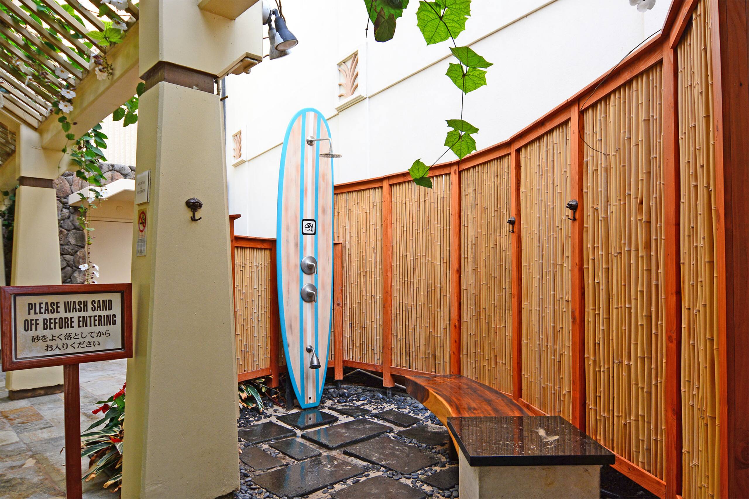 Condo in Honolulu · ★4.87 · 2 bedrooms · 4 beds · 2 private baths - Image 44