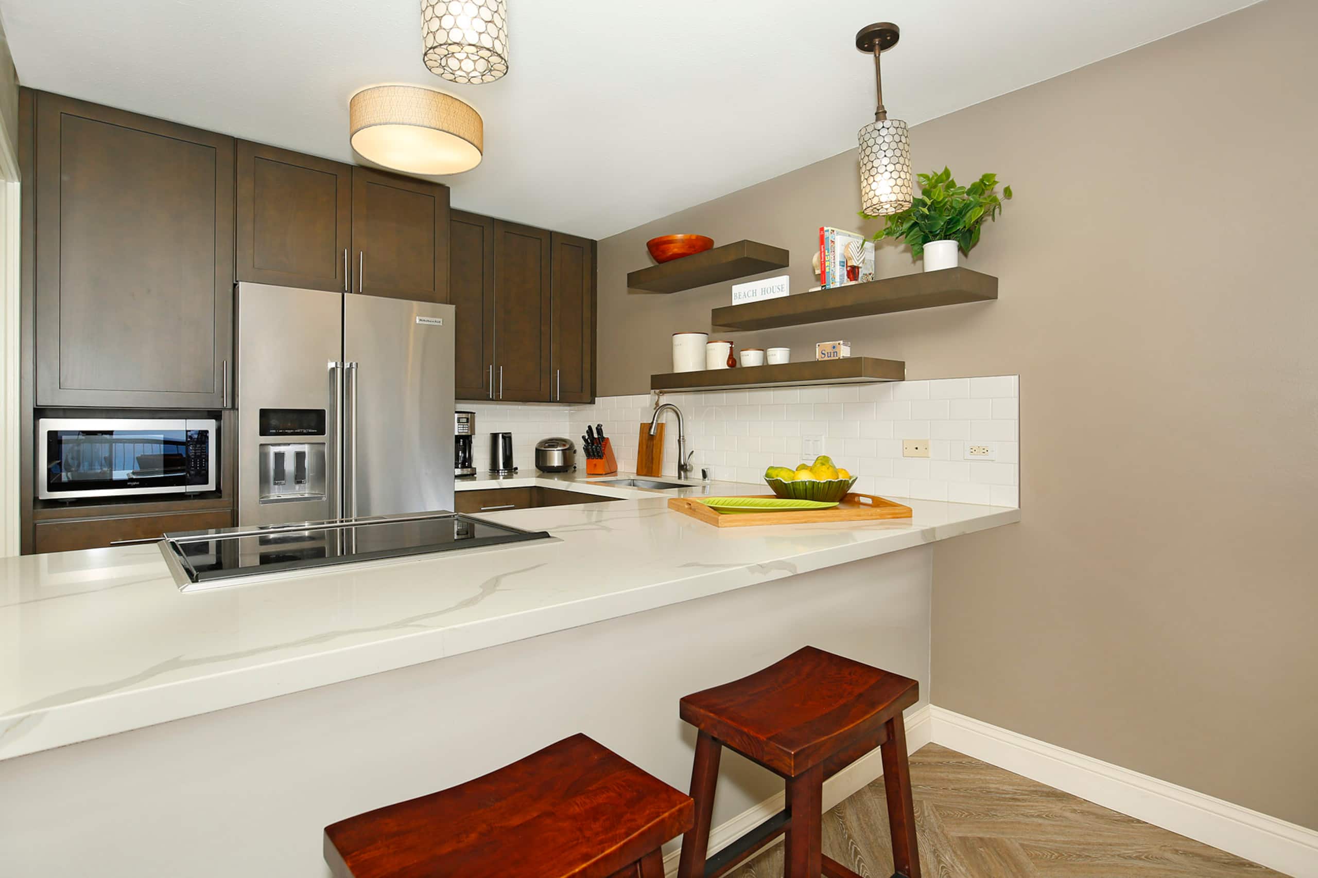 Condo in Honolulu · ★4.87 · 2 bedrooms · 4 beds · 2 private baths - Image 7