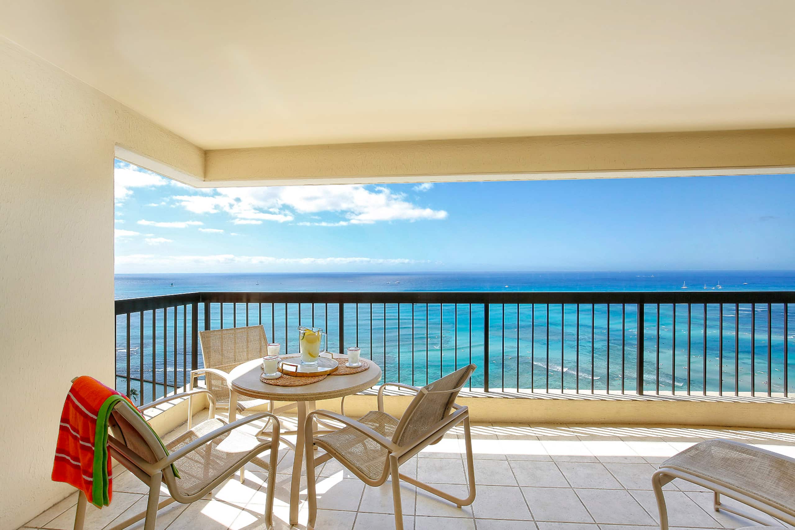 Condo in Honolulu · ★4.87 · 2 bedrooms · 4 beds · 2 private baths - Image 21