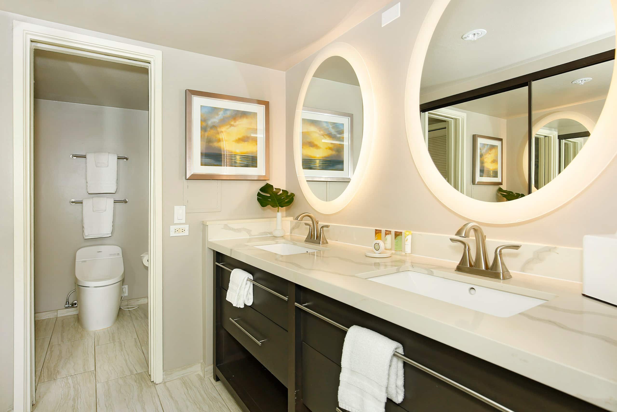Condo in Honolulu · ★4.87 · 2 bedrooms · 4 beds · 2 private baths - Image 18