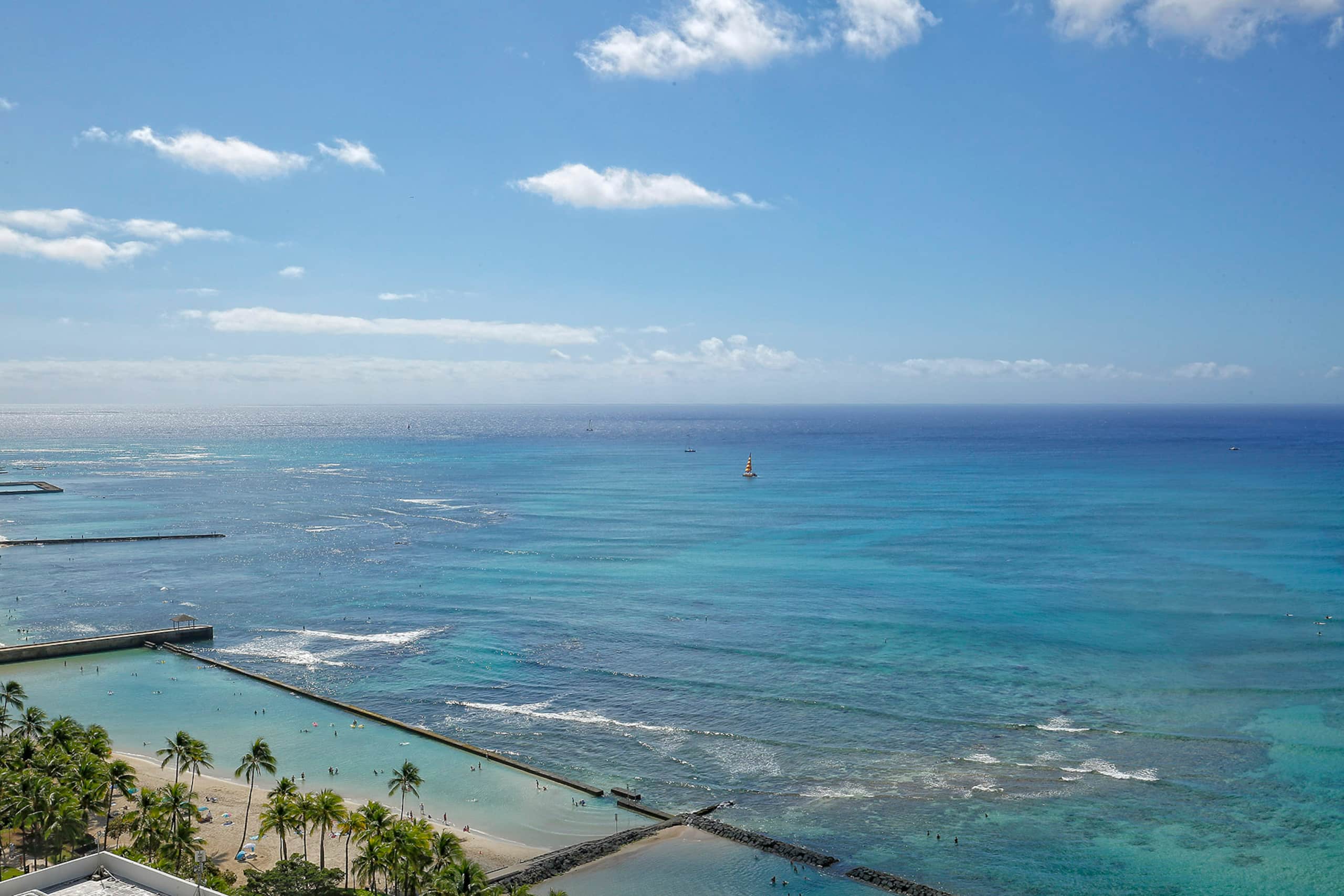 Condo in Honolulu · ★4.87 · 2 bedrooms · 4 beds · 2 private baths - Image 34