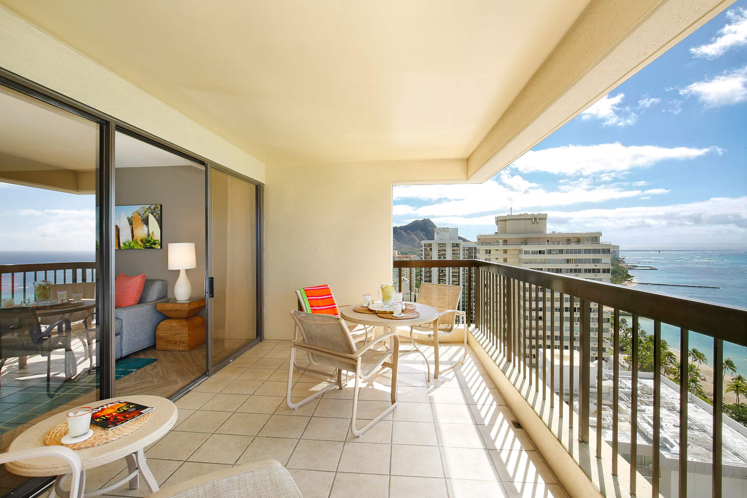 Condo in Honolulu · ★4.87 · 2 bedrooms · 4 beds · 2 private baths - Image 24