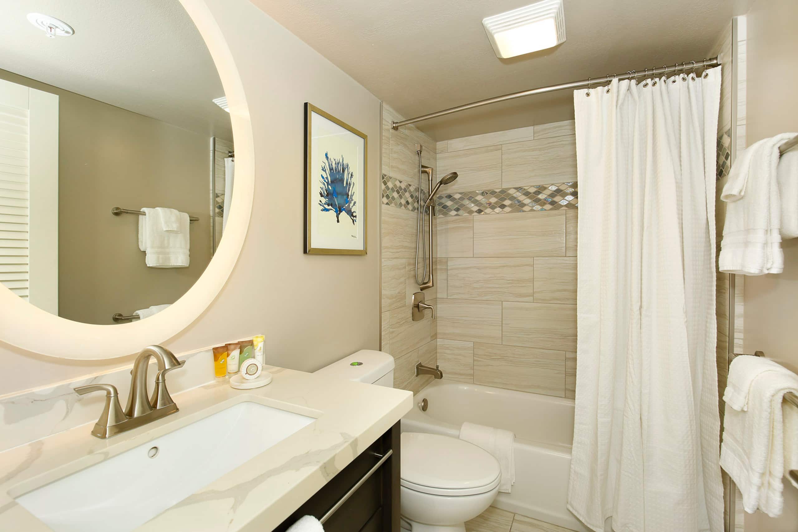Condo in Honolulu · ★4.87 · 2 bedrooms · 4 beds · 2 private baths - Image 16