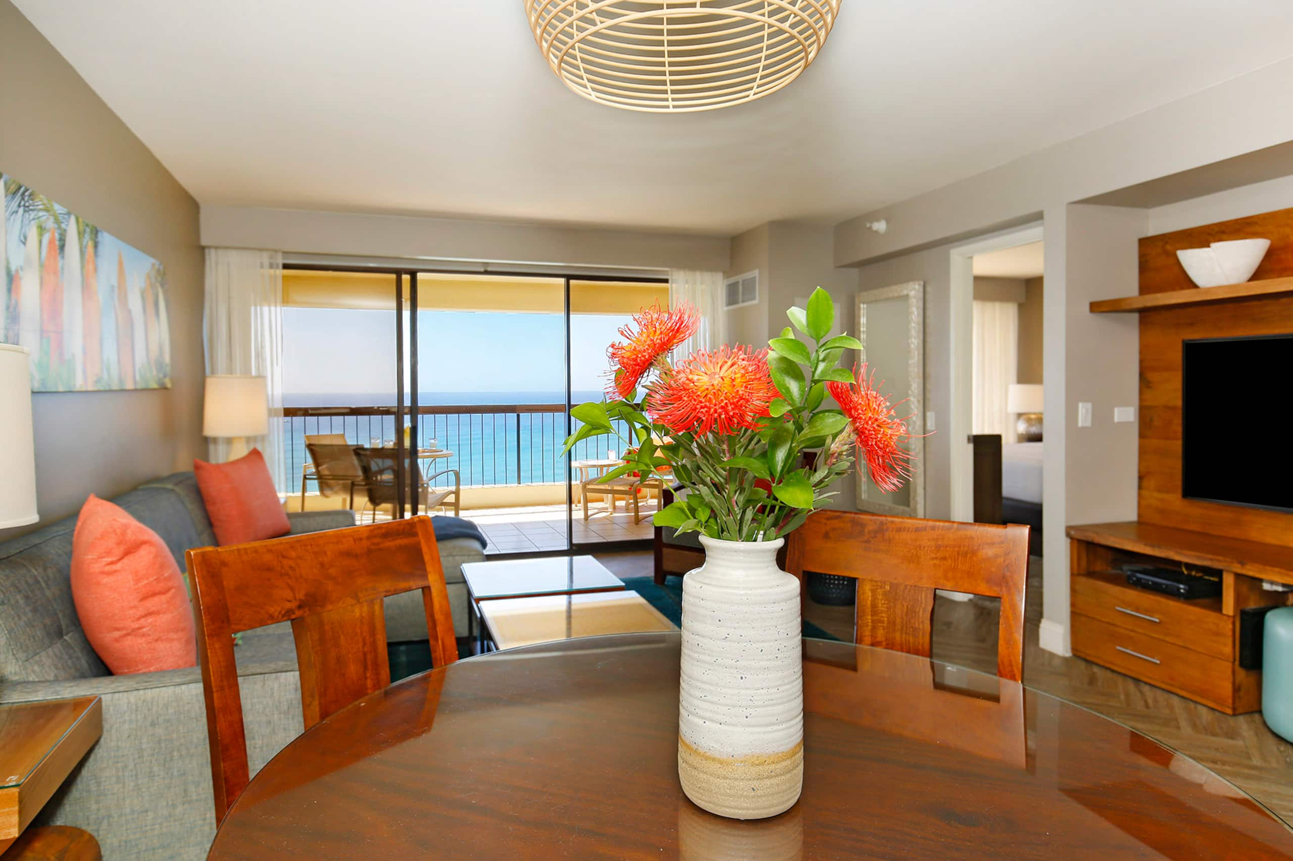 Condo in Honolulu · ★4.87 · 2 bedrooms · 4 beds · 2 private baths - Image 12