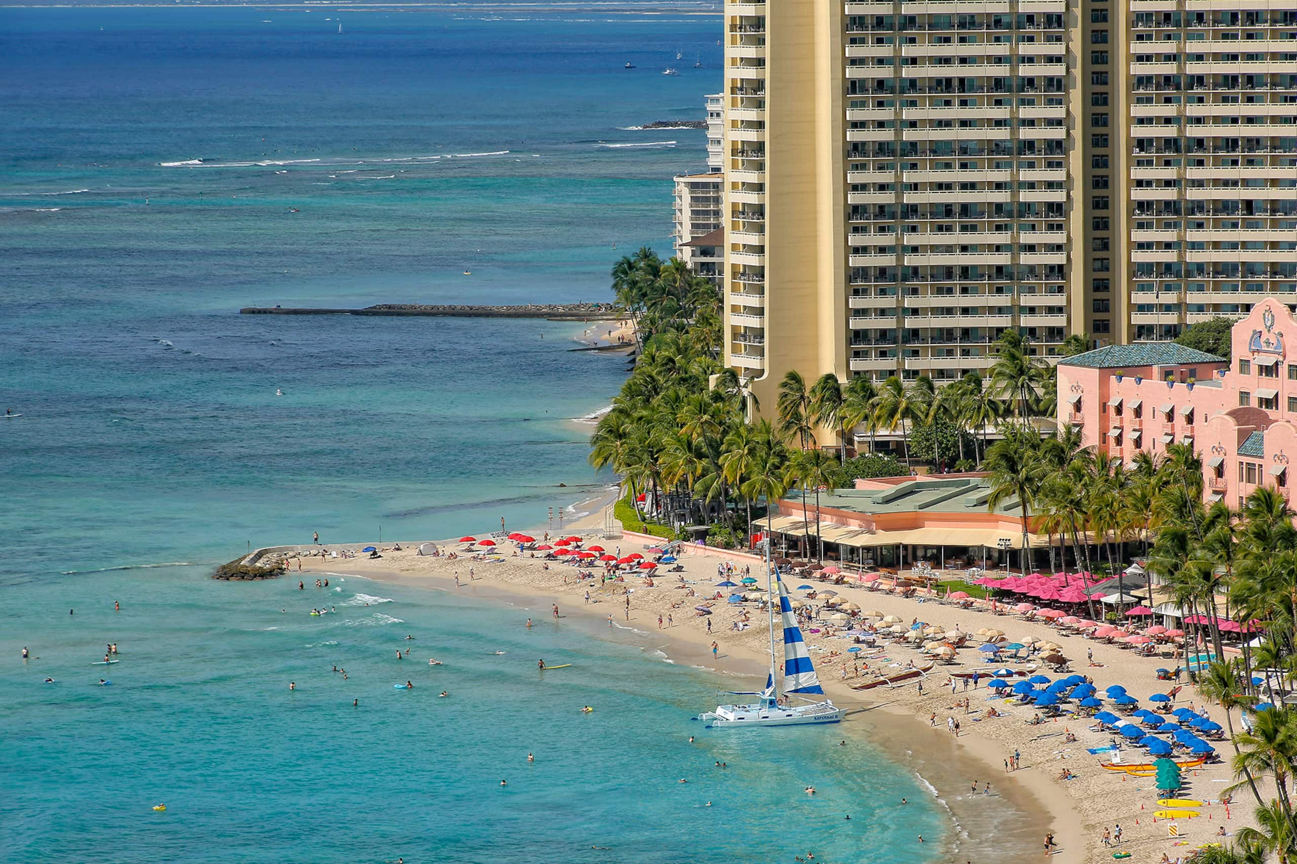 Condo in Honolulu · ★4.87 · 2 bedrooms · 4 beds · 2 private baths - Image 31
