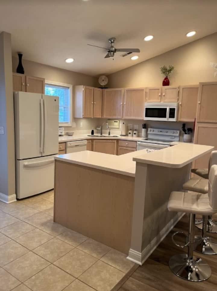 Resort Life at Eagle Pointe on Lake Monroe Condominiums for Rent in