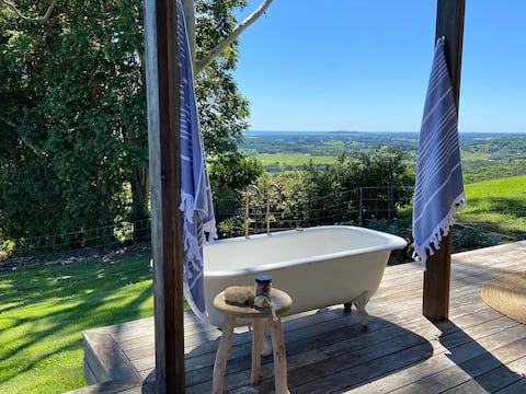Successful Airbnb property: * VIEWS * OUTDOOR BATH * TOP SPOT FOR RELAXATION * in Byron Shire Council