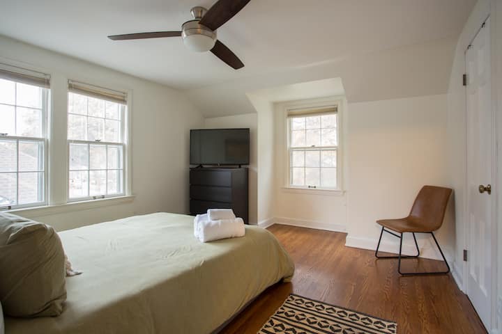 Втора спална соба веднаш до слетувањето на вториот кат