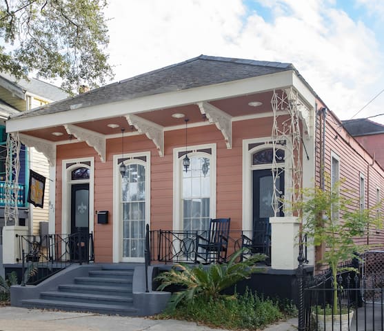 Beautifully updated New Orleans home * sleeps 10 *