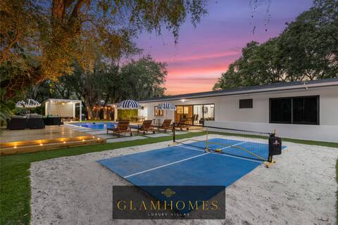 Entertaining Villa | Fun Games+Mini Golf+Grill