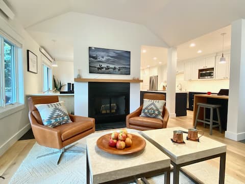 Top performing Airbnb: Teewinot B5: Top-floor 2BR Condo: Fully Remodeled in Teton Village