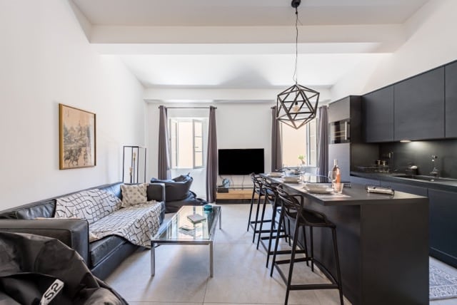 Annonce Airbnb populaire: Duplex Design ramparts of Antibes Arceaux 1 à Antibes