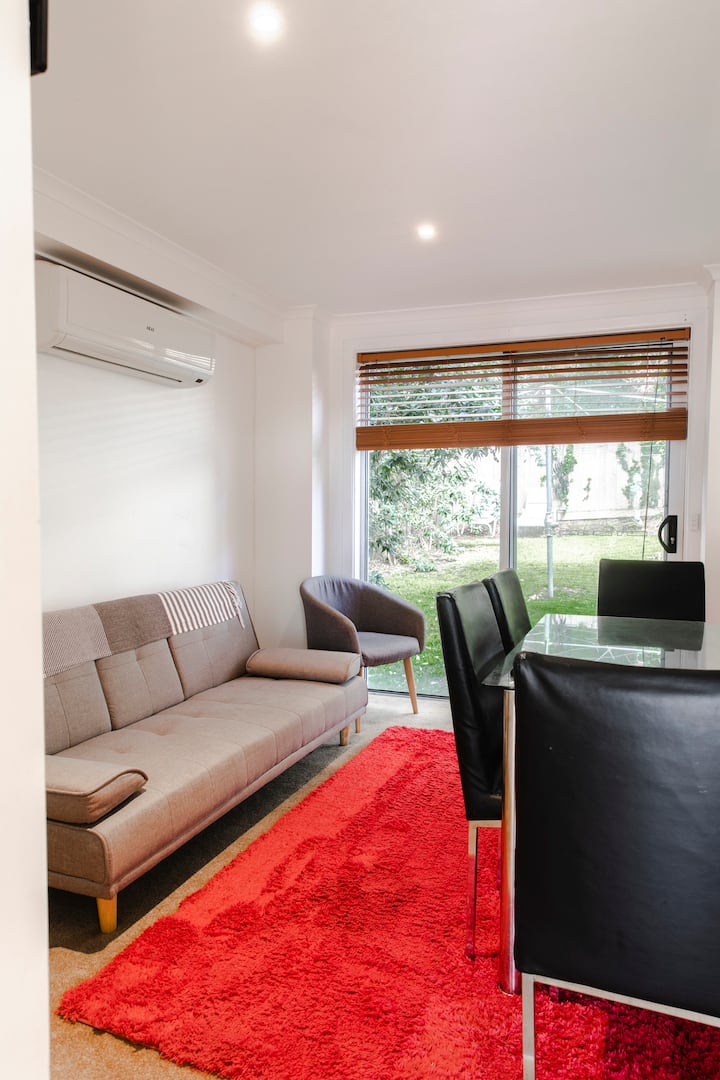 Enjoy Ocean Views In Central Lorne Location - Lorne