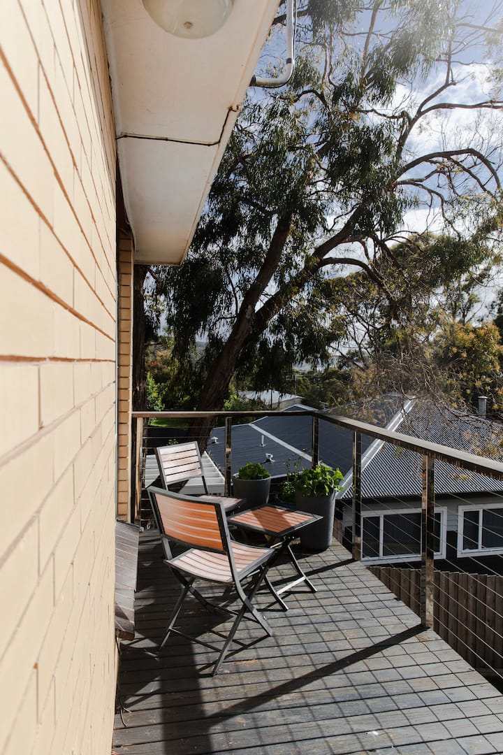 Enjoy Ocean Views in Central Lorne Location Townhouses for Rent in