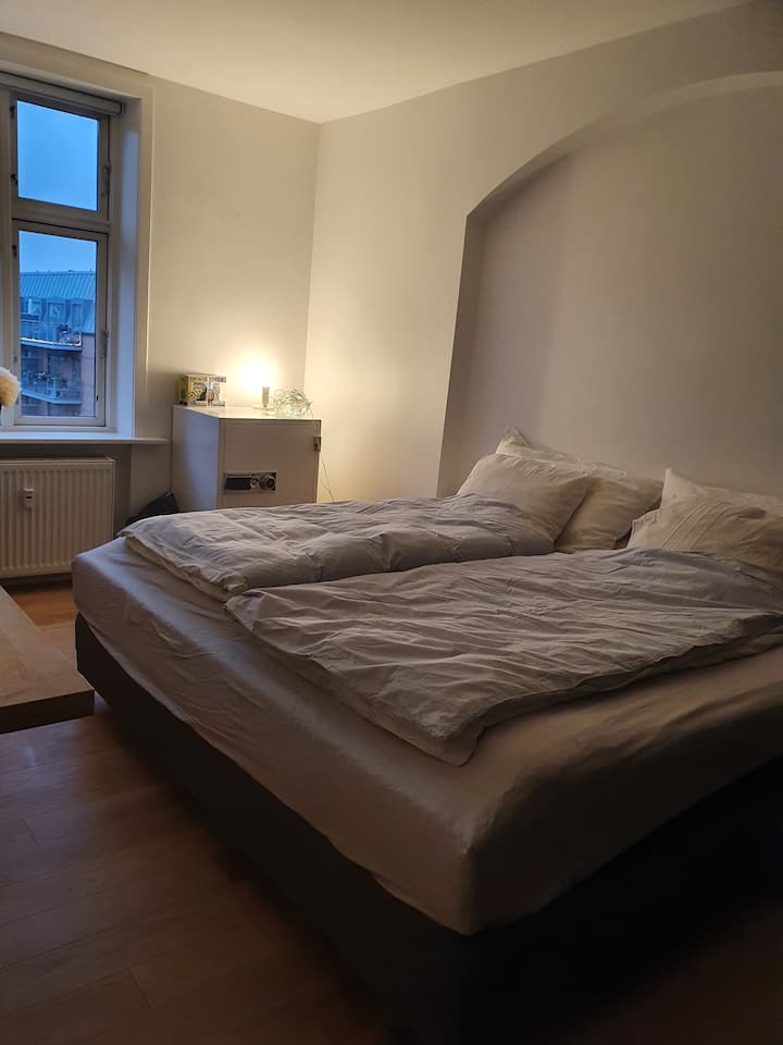 غرفة نوم في الفناء الخلفي