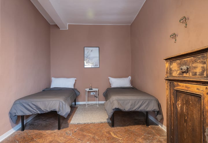 Camas individuales en el segundo dormitorio 