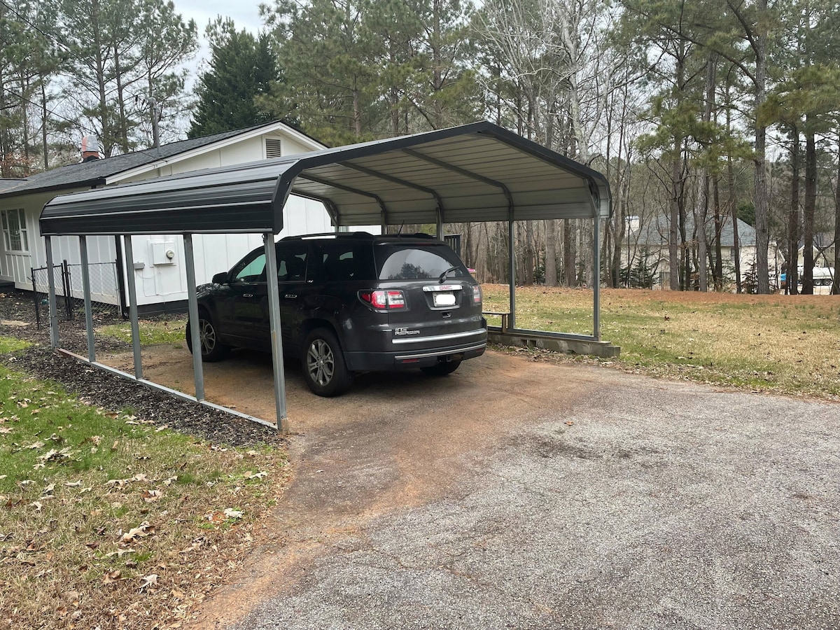 Remodeled 2Bd 2Ba House on 1 Acre Near Lake Lanier