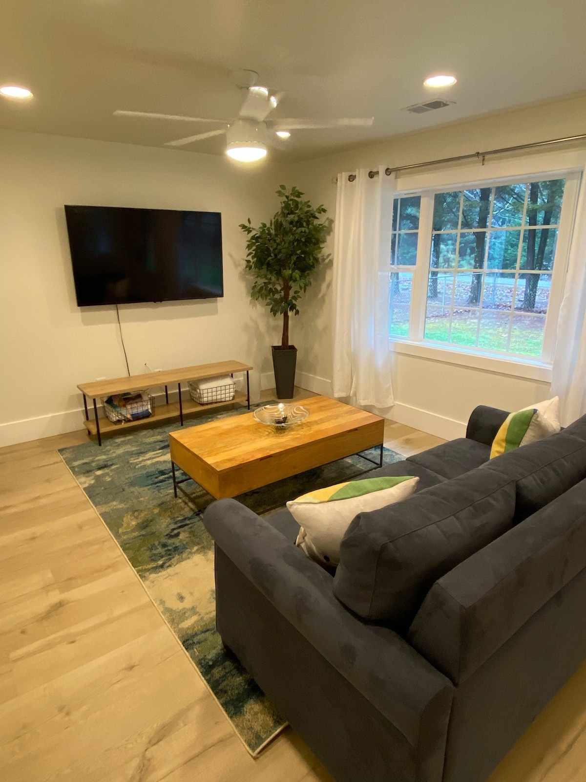 Remodeled 2Bd 2Ba House on 1 Acre Near Lake Lanier
