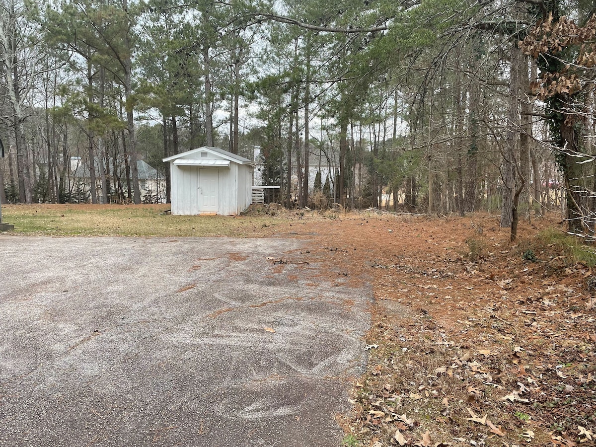 Remodeled 2Bd 2Ba House on 1 Acre Near Lake Lanier