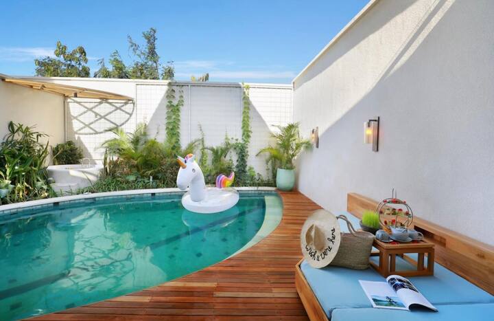 Modern Romantic Private Villa Breakfast Seminyak