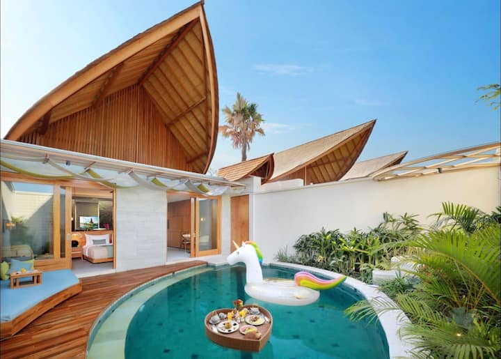Modern Romantic Private Villa Breakfast Seminyak
