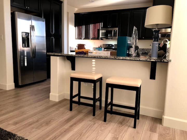 Cheerful Bedroom With Shared Bath - Sparks, NV