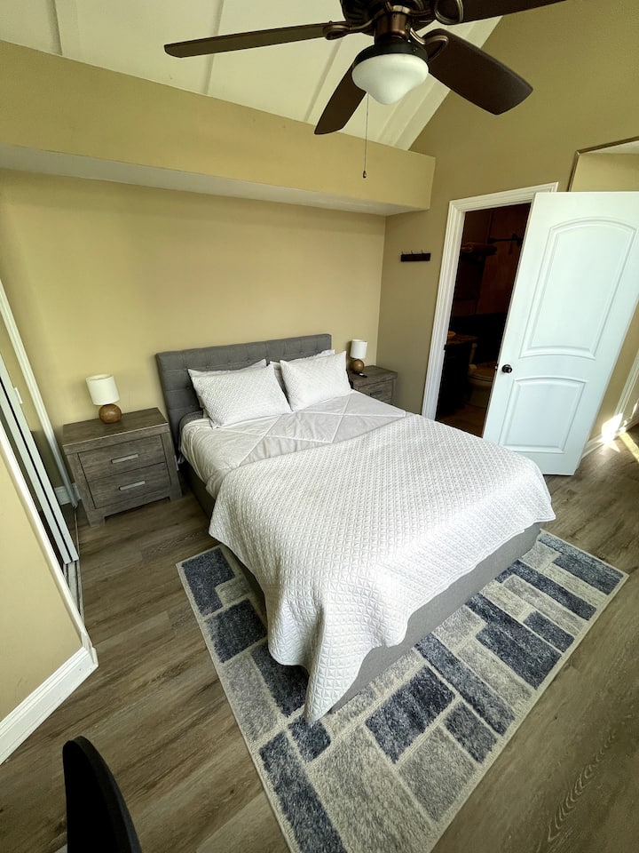 Beach House - Private Bed & Bath - Newport Beach, CA