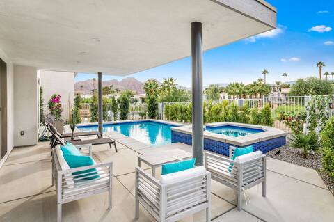 Modern Family Home with Pool/ SPA/ Mountain View