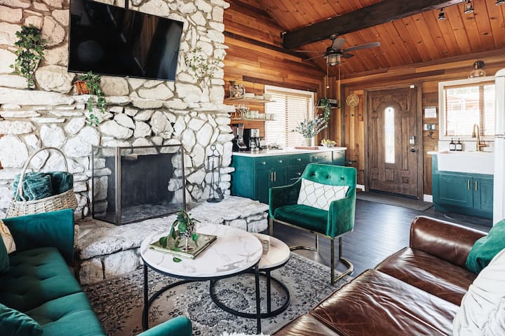 How would you like to sit in front of this grand river rock fireplace after a long day of skiing or snowboarding and sip hot cocoa?