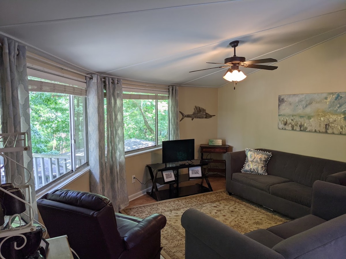 楼上客厅设有两张拉出式沙发床！