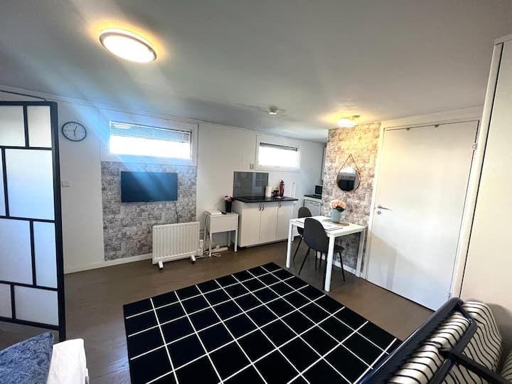 Entire Cabin With Kitchen, Bathroom, Self Check-in - Malmö