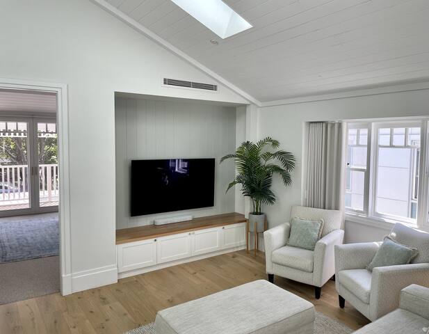 Luxurious Hamptons Beach House in Freshwater gallery image 5