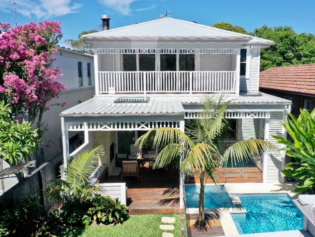 Luxurious Hamptons Beach House in Freshwater