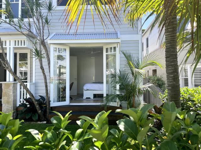 Luxurious Hamptons Beach House in Freshwater gallery image 2