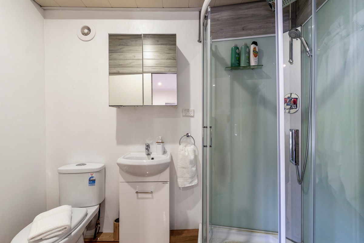 Spacious & Modern Studio in the Heart of Gawler