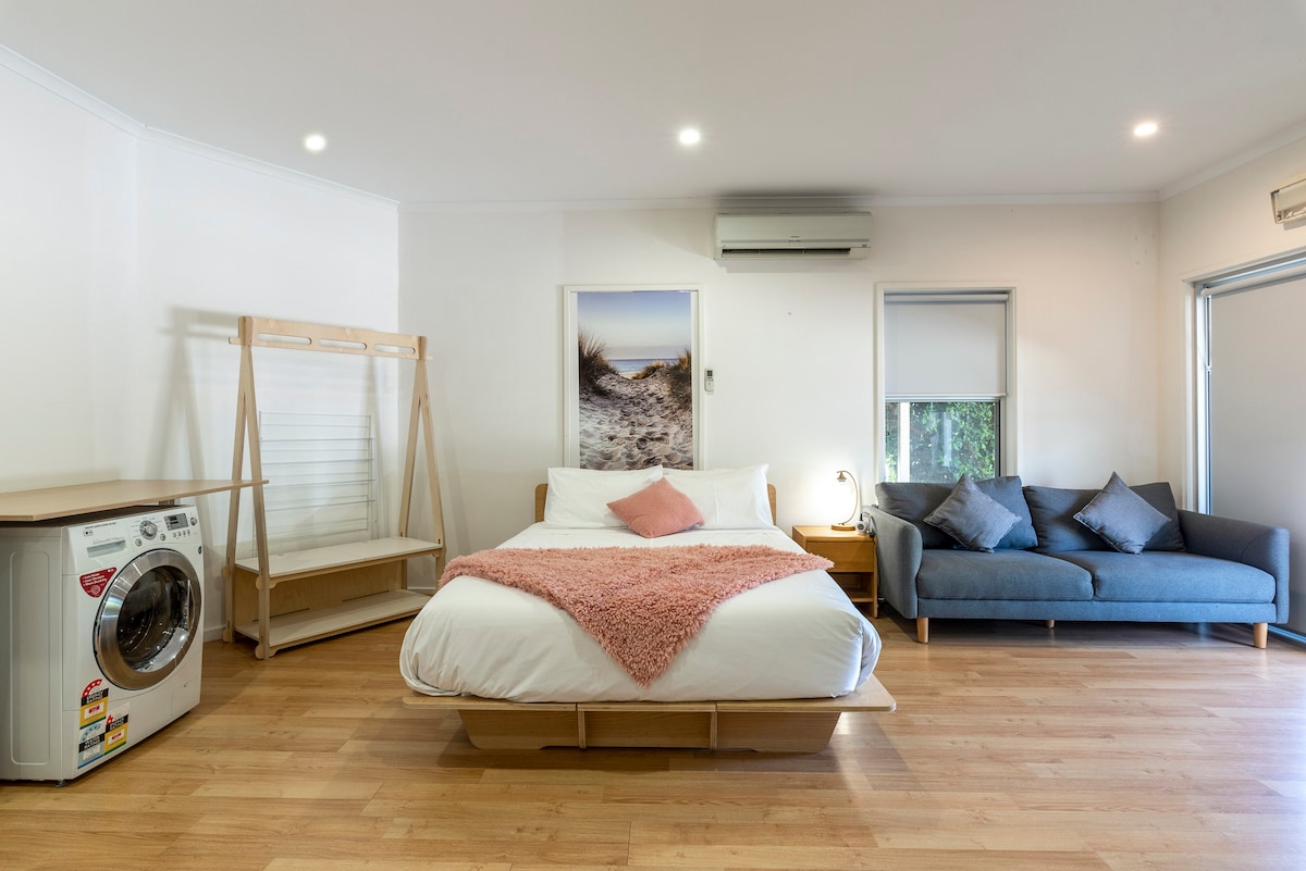 Spacious & Modern Studio in the Heart of Gawler