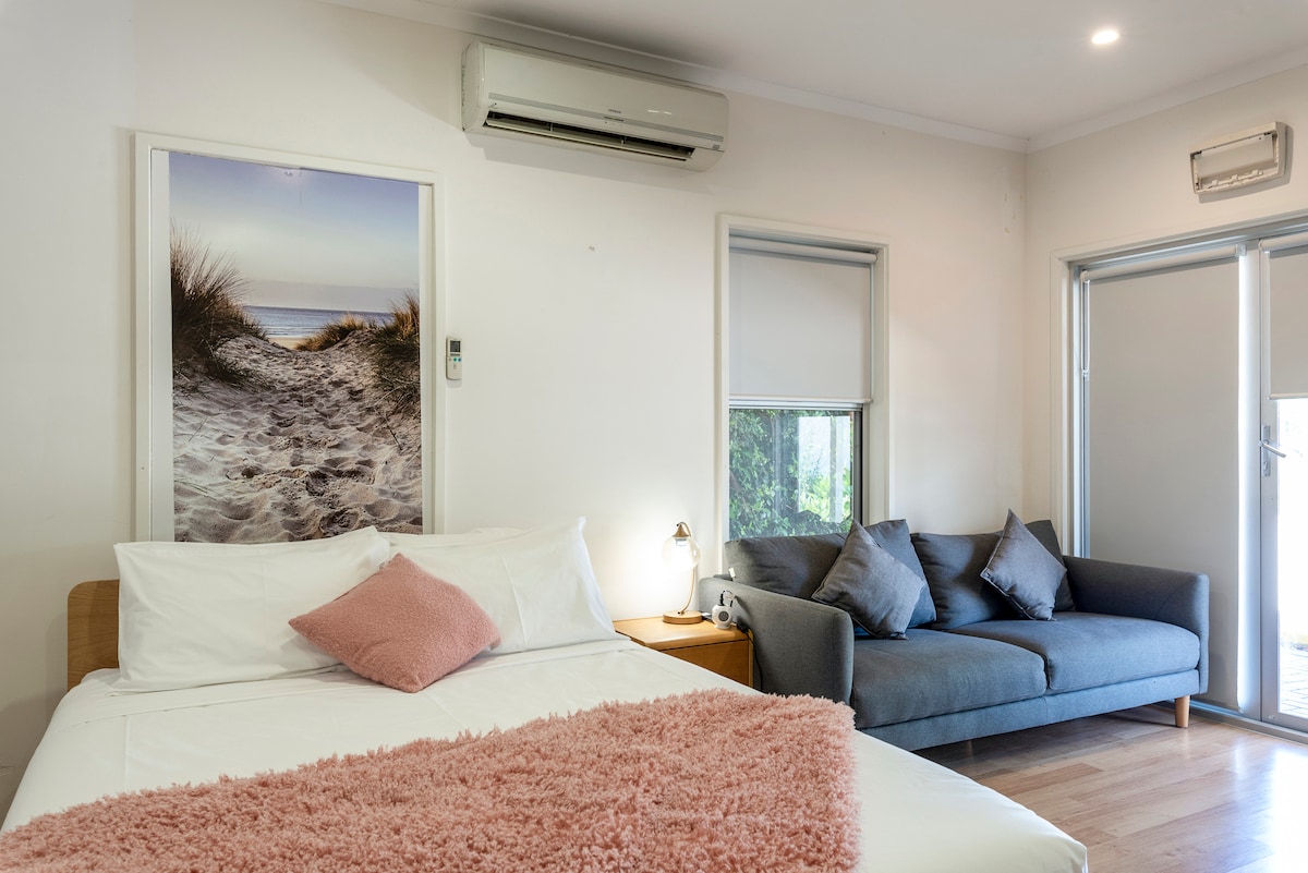 Spacious & Modern Studio in the Heart of Gawler