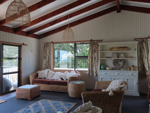 The Beach House - Taylors Bay