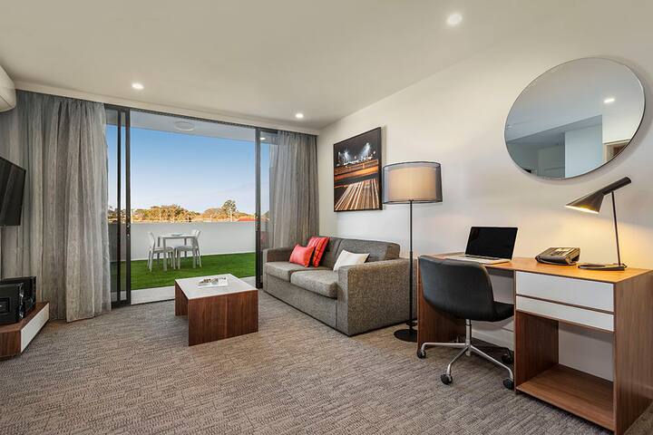 UPSCALE 2BR IN WOOLLOONGABBA, MINUTES TO CBD gallery image 5