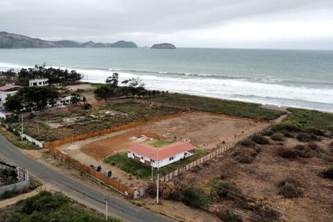 Beach-front House Ideal for Family & Large Groups