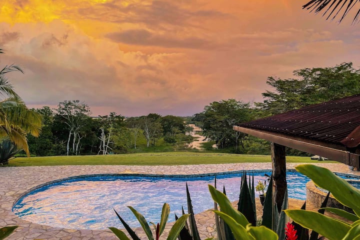 GatunCrocs Villa in a Hidden Treasure — 2 bedroom vacation rental in Cuipo