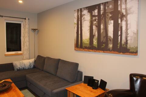 Successful Airbnb property: Beautiful one bedroom suite in East Kootenay A